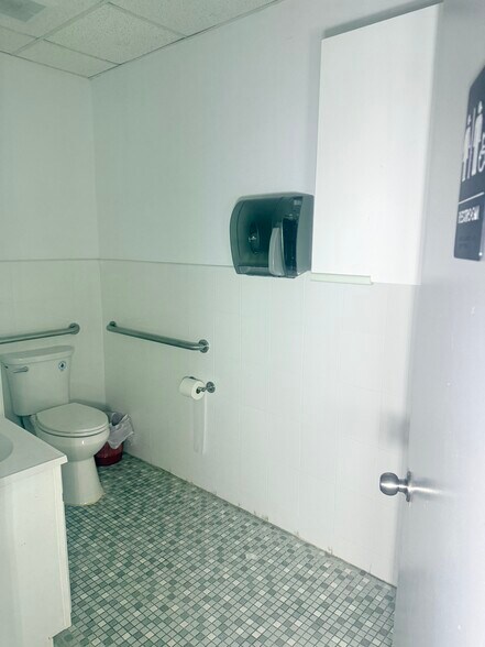 More Photos Of 8308 Broadway, Flushing Office For Lease