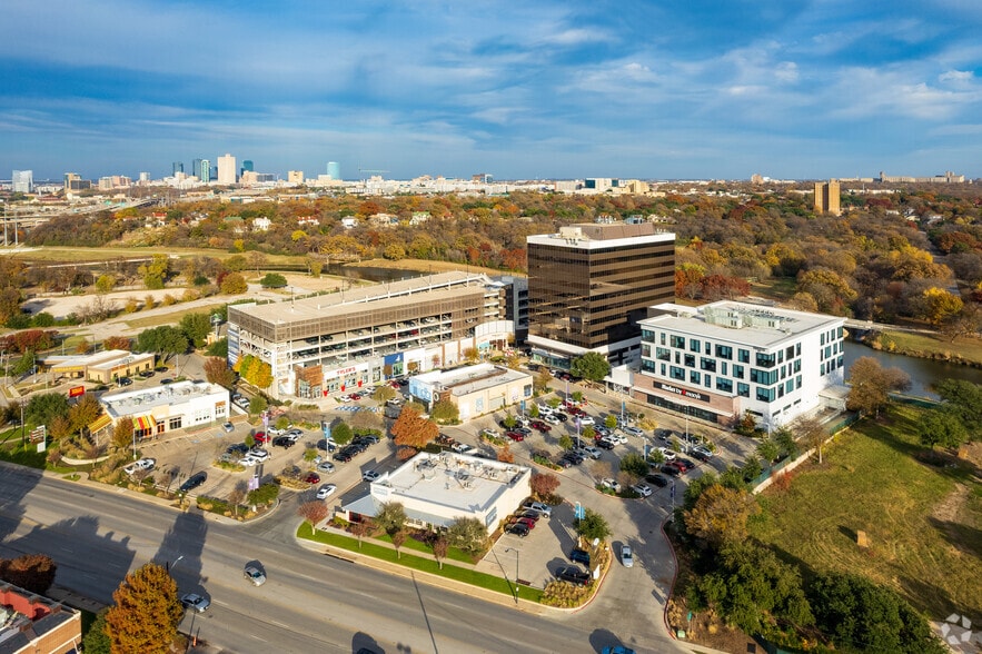 More Photos Of 1701 River Run, Fort Worth Office For Lease