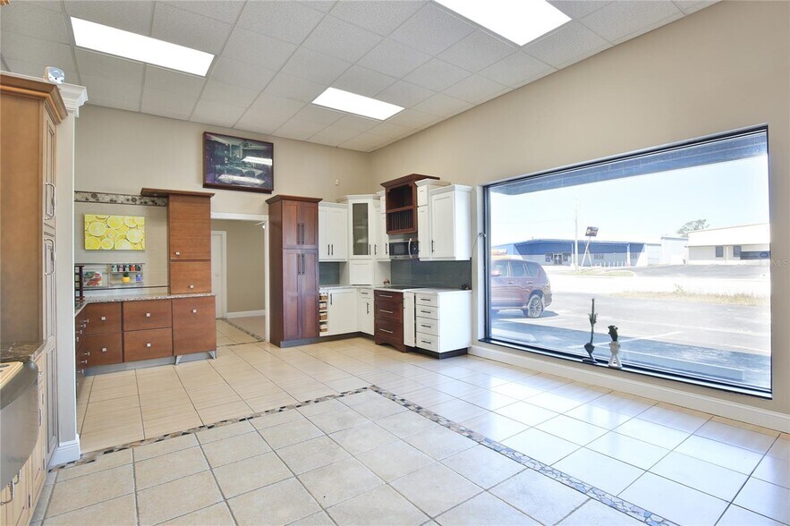 More Photos Of 2430 17th St, Sarasota Freestanding For Sale