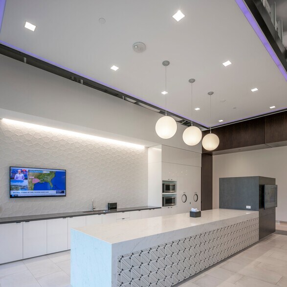 More Photos Of 1414 Enclave Pky, Houston Office For Sale