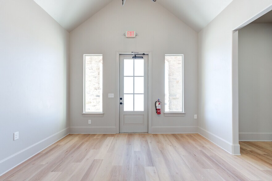 More Photos Of 1420 N Slide Rd, Lubbock Unknown For Lease