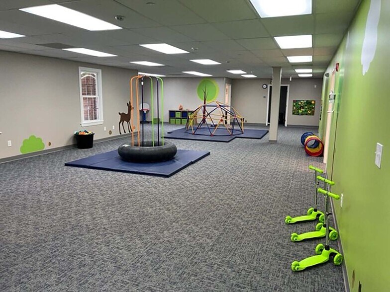 More Photos Of 6563 Wilson Mills Rd, Mayfield Village Medical For Lease