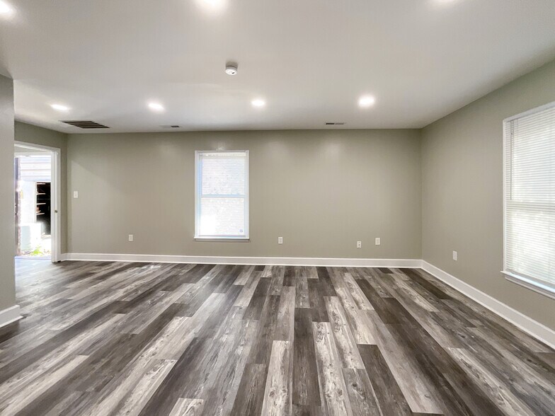 More Photos Of 1804 Lucas Ln, Charlotte Industrial For Lease