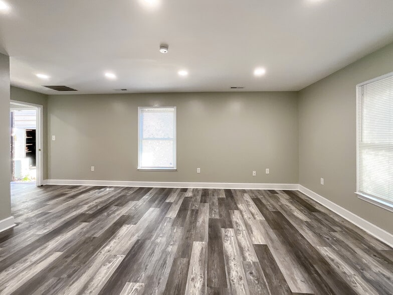 More Photos Of 1804 Lucas Ln, Charlotte Industrial For Lease