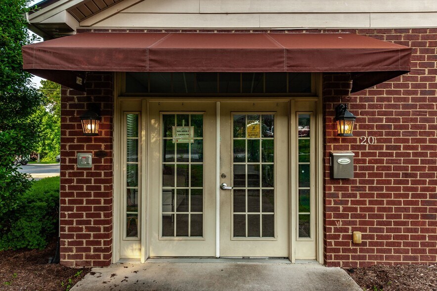 More Photos Of 20 Executive Park Dr, Hendersonville Loft Creative Space For Sale