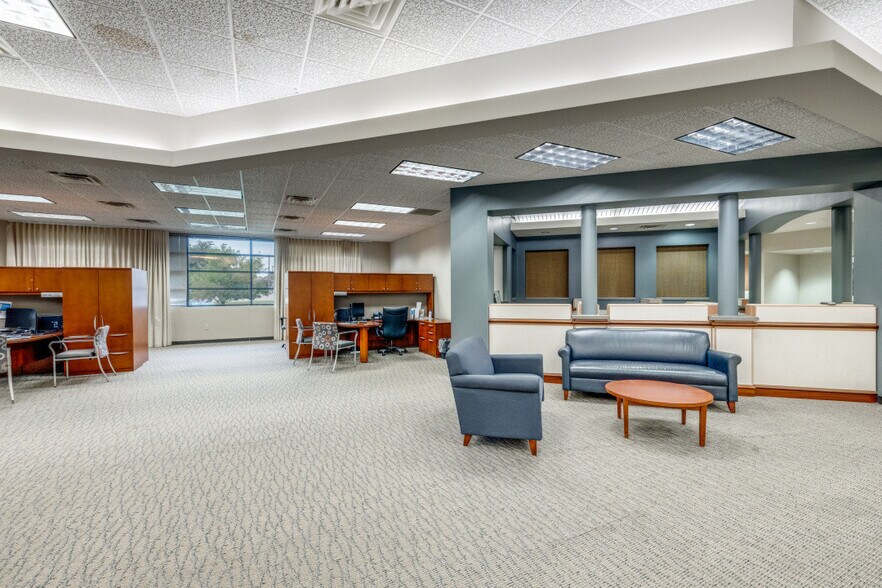 More Photos Of 1900 Country Club Dr, Mansfield Bank For Lease