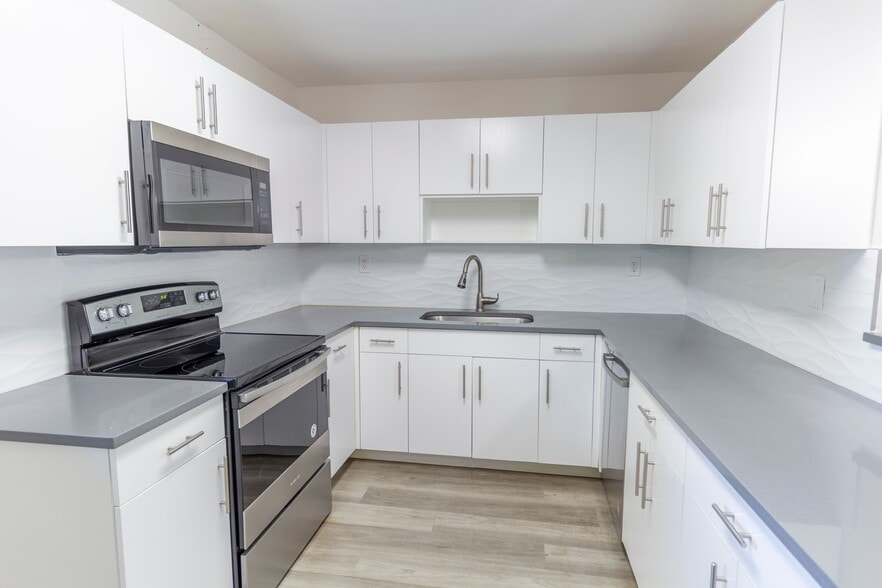 More Photos Of 8445 Springtree Dr, Sunrise Apartments For Sale