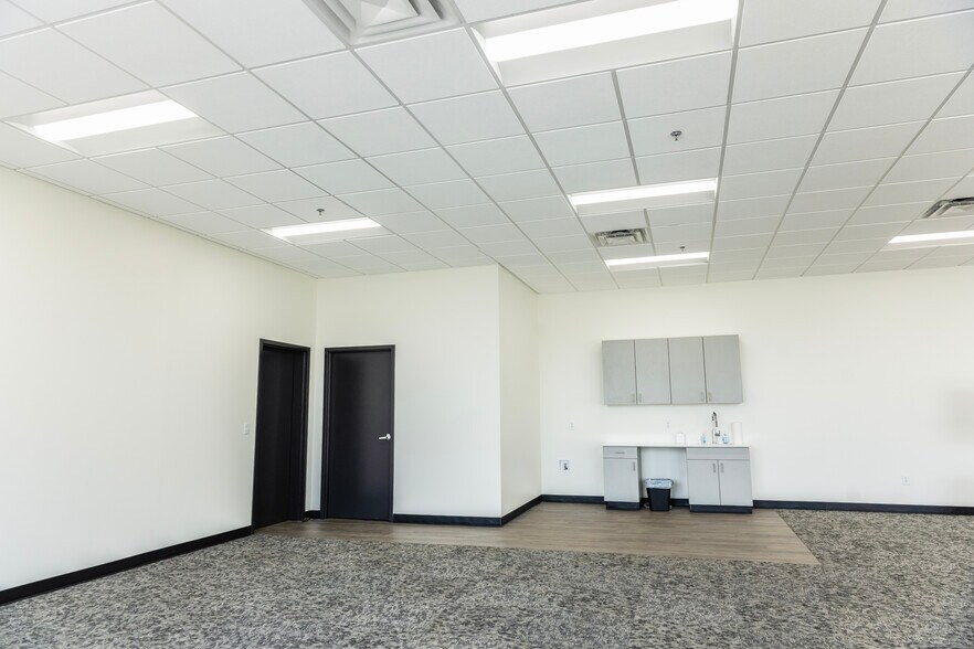 More Photos Of 802 Swan Dr, Smyrna Warehouse For Lease