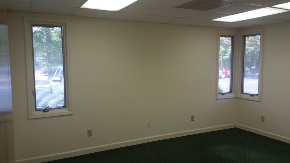 More Photos Of 5248 Olde Towne Rd, Williamsburg Office For Sale