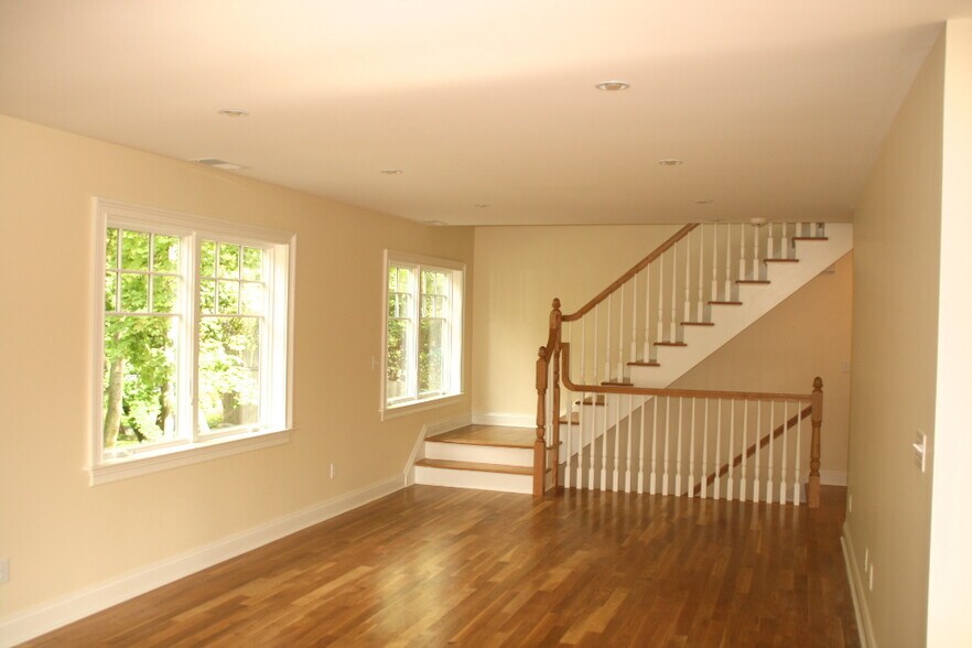 More Photos Of 1385 E Putnam Ave, Old Greenwich Office Residential For Sale