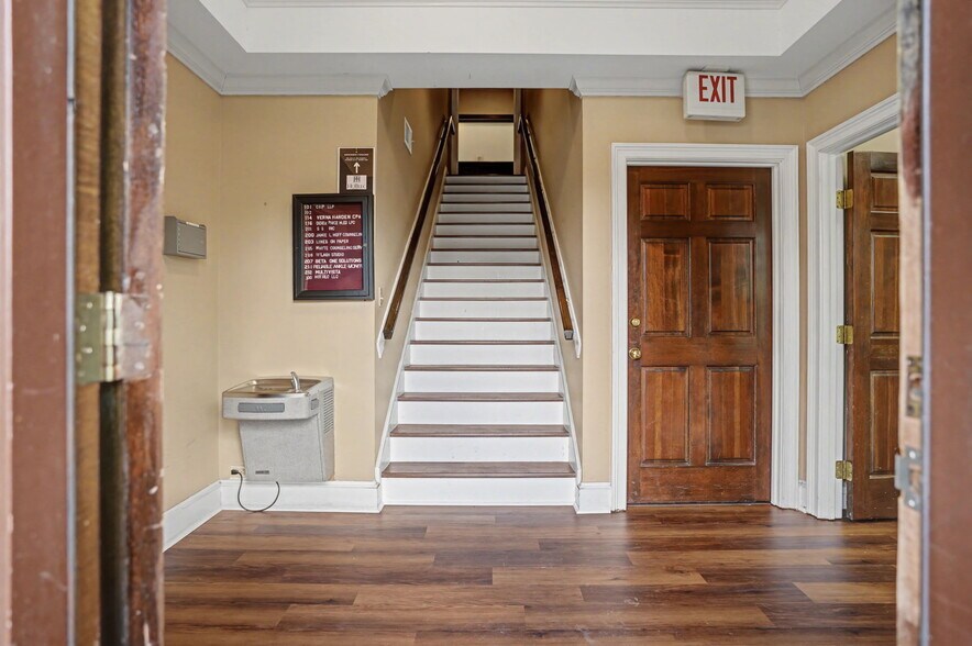 More Photos Of 125 Park of Commerce Dr, Savannah Office For Sale