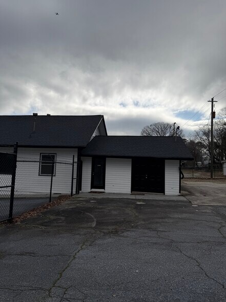 More Photos Of 2719 Huff Dr, Lawrenceville Office For Lease