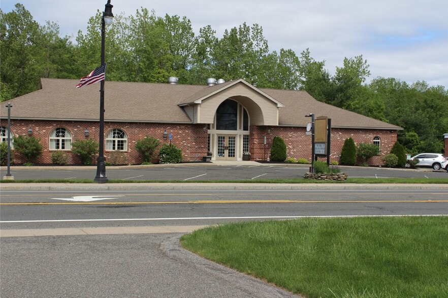 More Photos Of 625 College Hwy, Southwick Restaurant For Sale