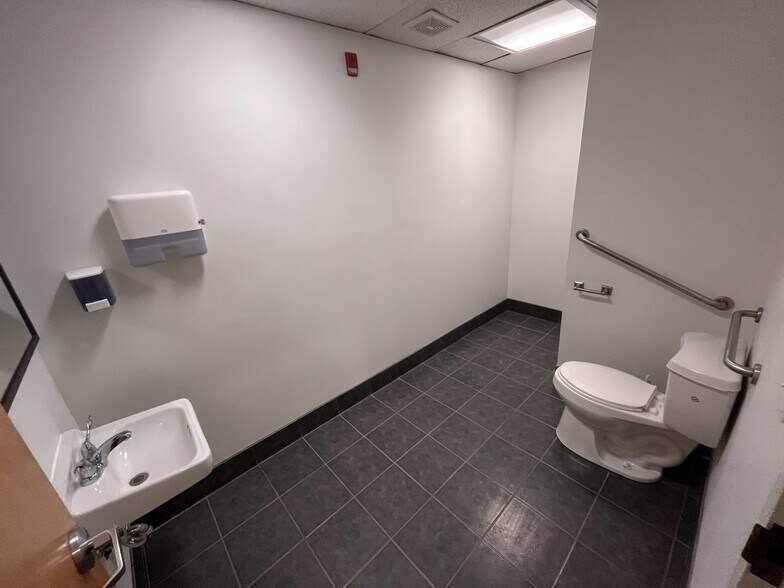 More Photos Of 572-574 Princess St, Kingston General Retail For Lease