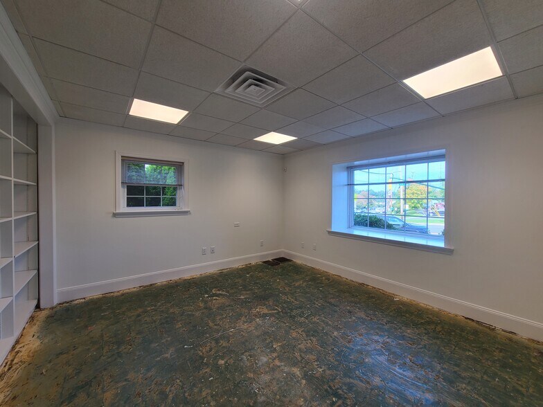 More Photos Of 47 River Rd, Summit Office For Sale
