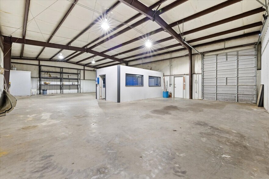 More Photos Of 13605-13609 State Highway 75, Remlap Service For Sale