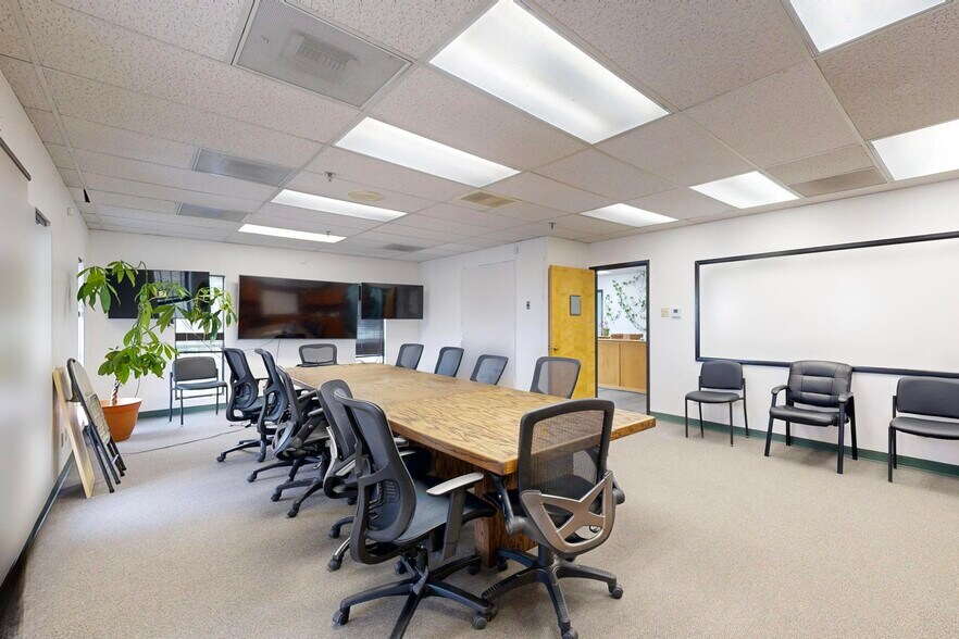 More Photos Of 1920 Columbia Dr SE, Albuquerque Warehouse For Lease