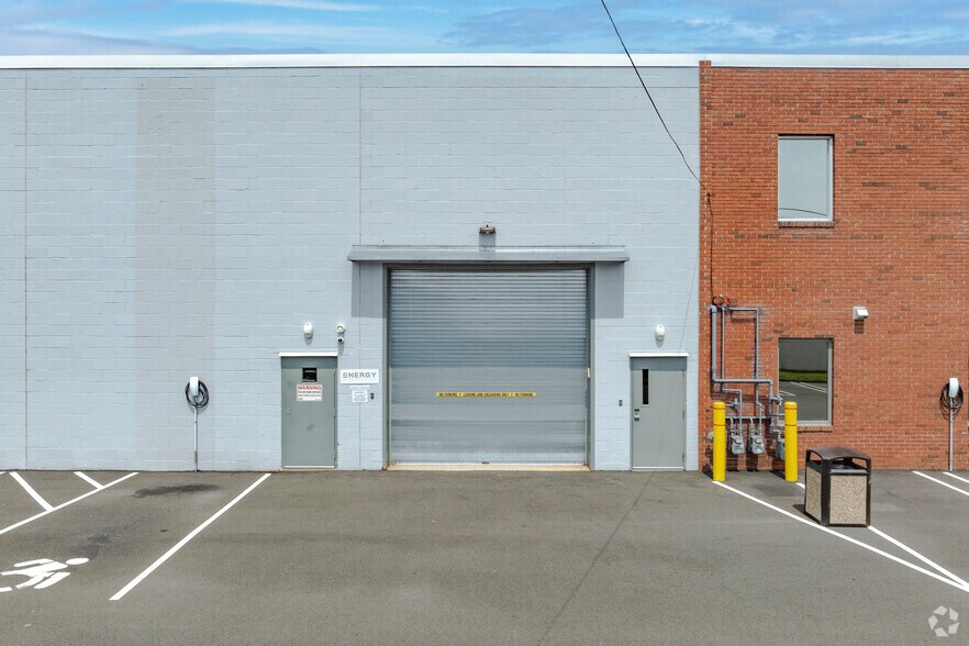 More Photos Of 252-262 Depot Rd, Milford Light Distribution For Lease