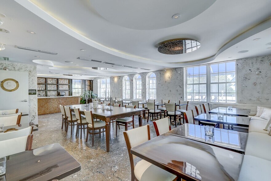 More Photos Of 820 Ocean Dr, Miami Beach Restaurant For Sale