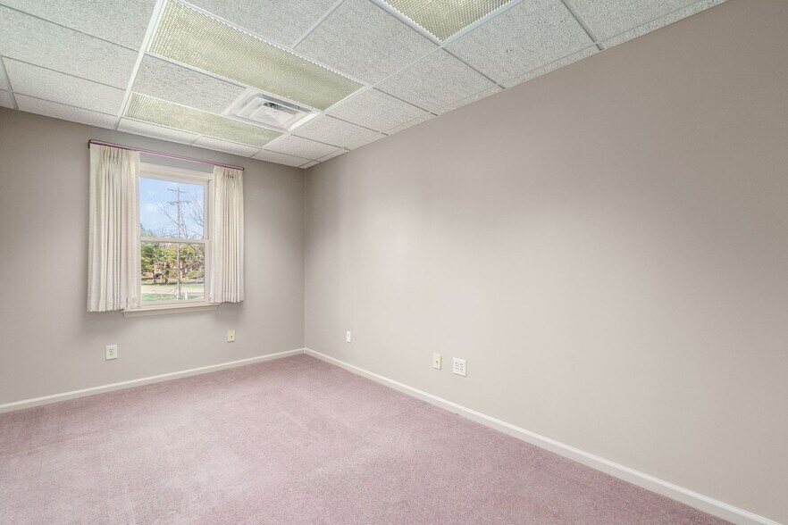 More Photos Of 261 W Johnstown Rd, Columbus Coworking Space