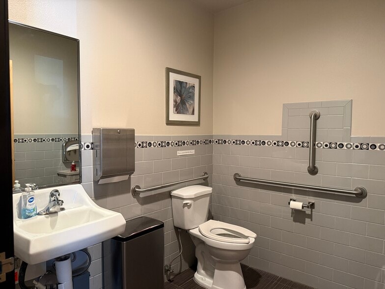 More Photos Of 2420 W Horizon Ridge Pky, Henderson Medical For Lease