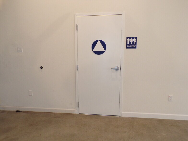 More Photos Of 953 Washington St, San Carlos Warehouse For Lease