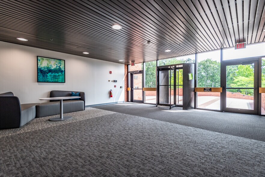 More Photos Of 20 Cabot Blvd, Mansfield Office For Lease