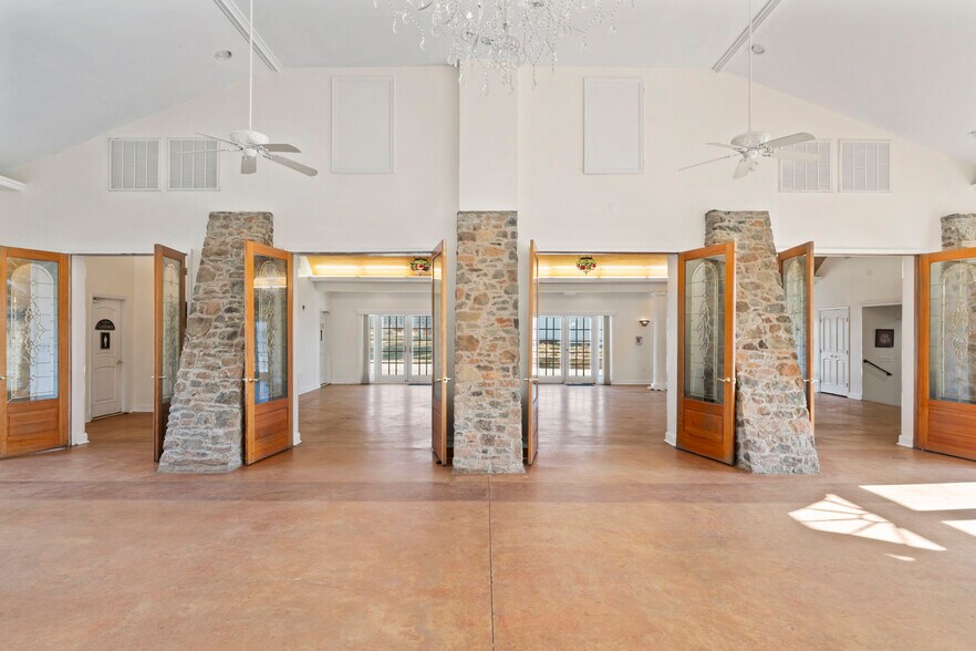 More Photos Of 23130 Briar Patch Ln, Middleburg Hospitality For Sale