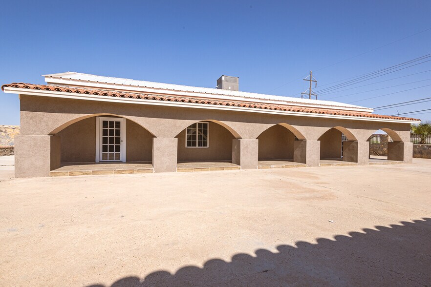 More Photos Of 13644 David Dr, El Paso Showroom For Lease