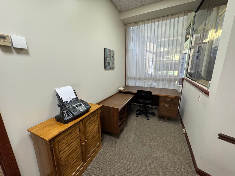 More Photos Of 299 Carew St, Springfield Medical For Sale