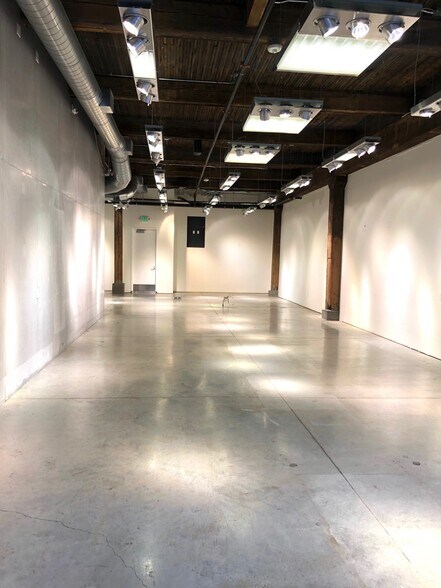 More Photos Of 400-412 SW 12th Ave, Portland Storefront Retail Office For Lease