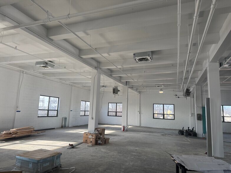 More Photos Of 375 Fairfield Ave, Stamford Warehouse For Lease