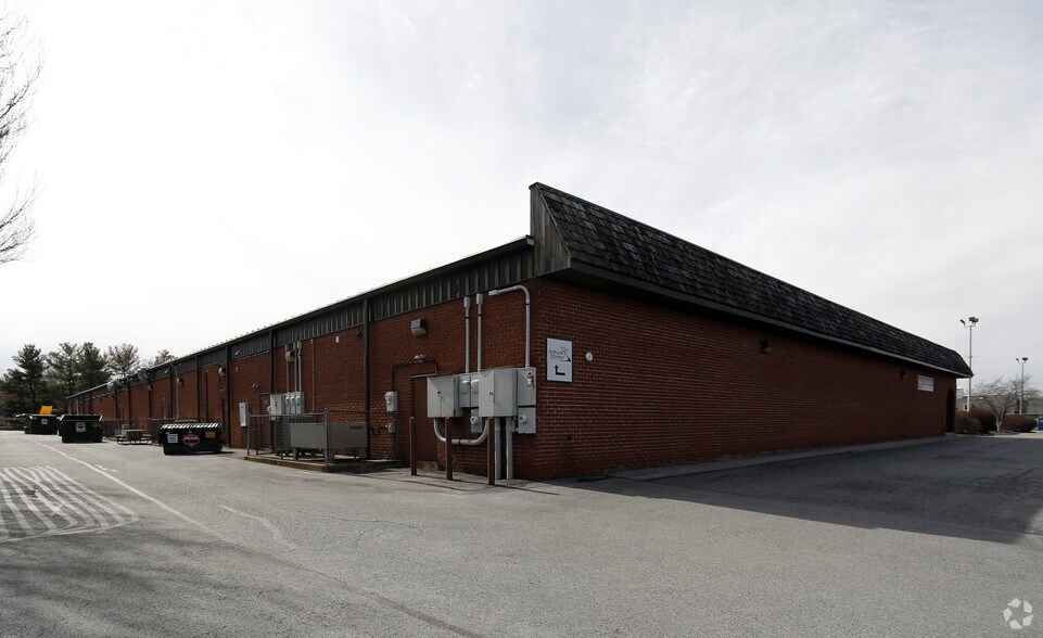 More Photos Of 2500-2598 Eastern Blvd, York Storefront For Lease