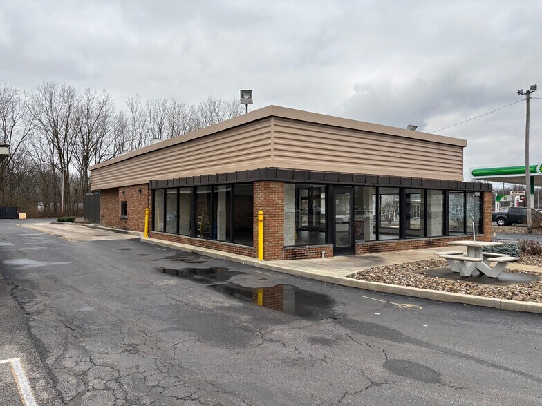 Primary Photo Of 1266 Canton Rd, Akron Fast Food For Lease