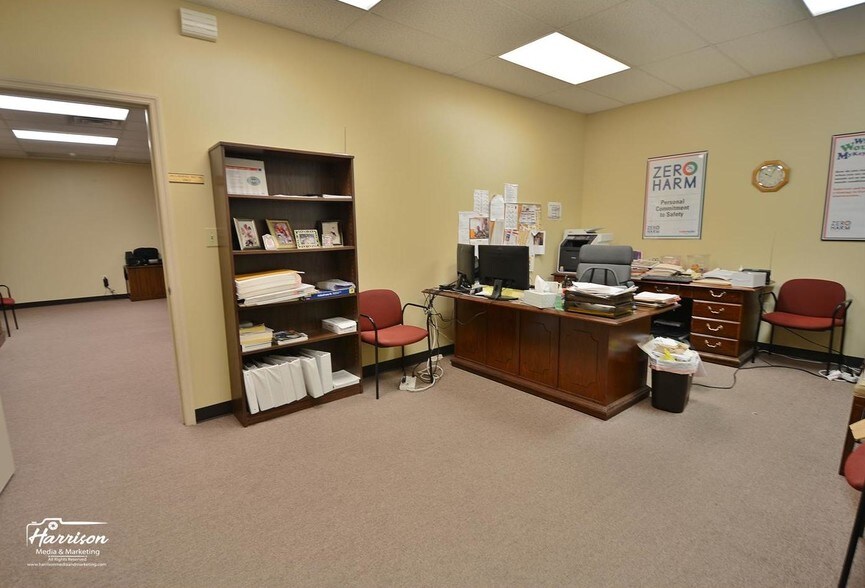 More Photos Of 4820 Commercial Dr, Huntsville Warehouse For Sale