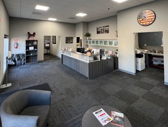 More Photos Of 1800 Scherer Pky, Saint Charles Manufacturing For Lease