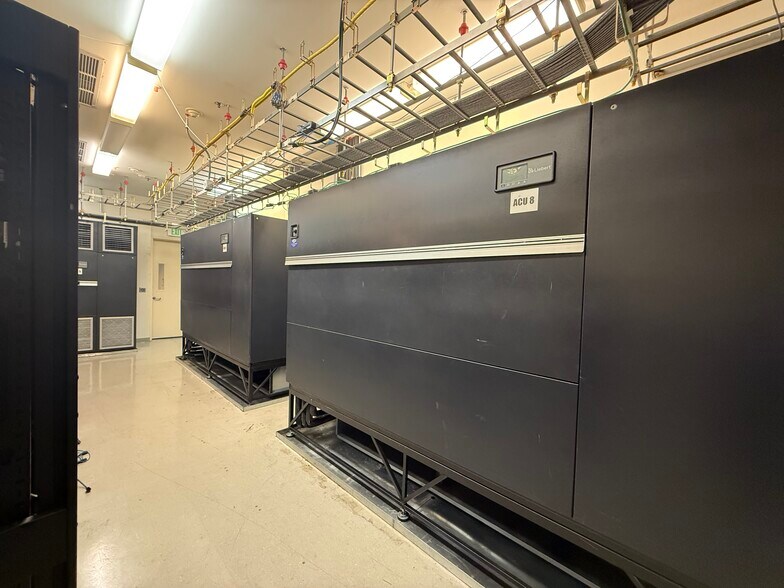 More Photos Of 4407 Alpha Rd, Dallas Industrial For Lease