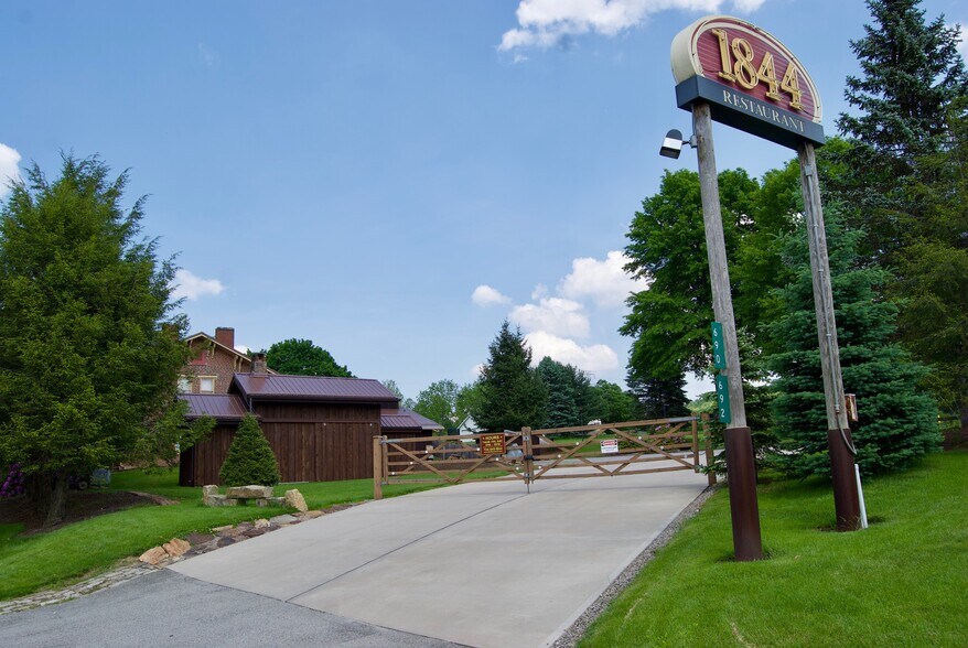 More Photos Of 690-692 State Route 66, Leechburg General Retail For Sale