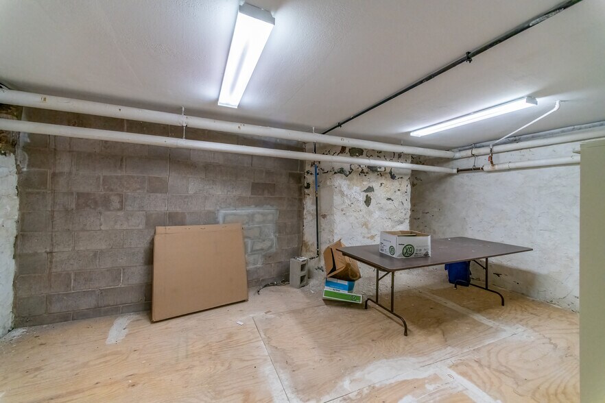 More Photos Of 100-106 S Main st, Ishpeming Flex For Sale