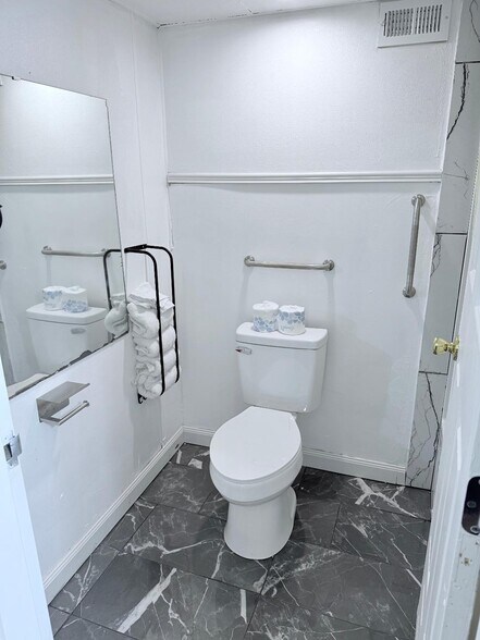 More Photos Of 2901 S Van Buren St, Enid Hotel For Sale