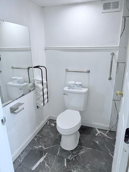More Photos Of 2901 S Van Buren St, Enid Hotel For Sale