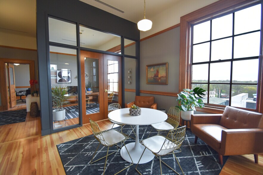 More Photos Of 1 East Ave, Lockport Office For Lease