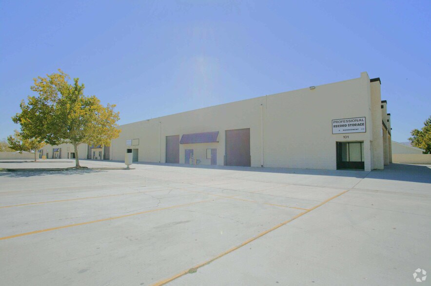 More Photos Of 39360 3rd St E, Palmdale Warehouse For Lease