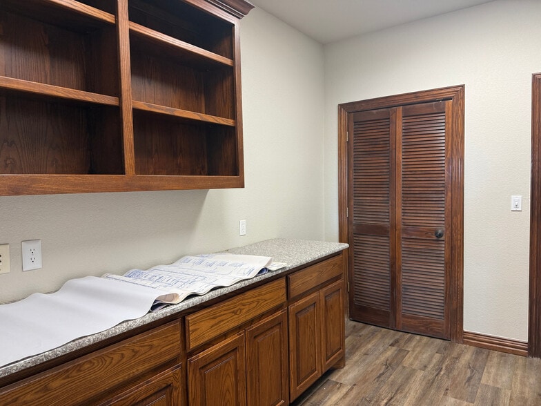 More Photos Of 411 Harwood Rd, Bedford Office For Sale