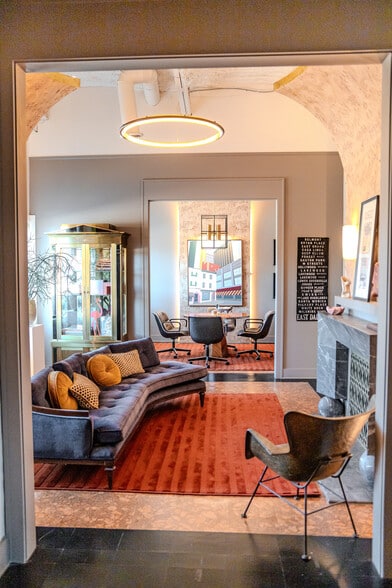 More Photos Of 401 Exposition Ave, Dallas Office For Sale