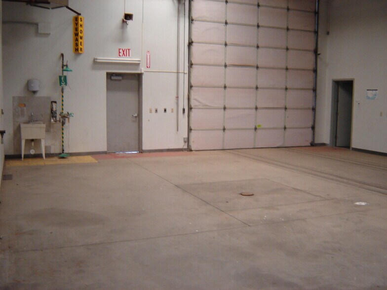 More Photos Of 3501 Unicorn Rd, Bakersfield Service For Lease