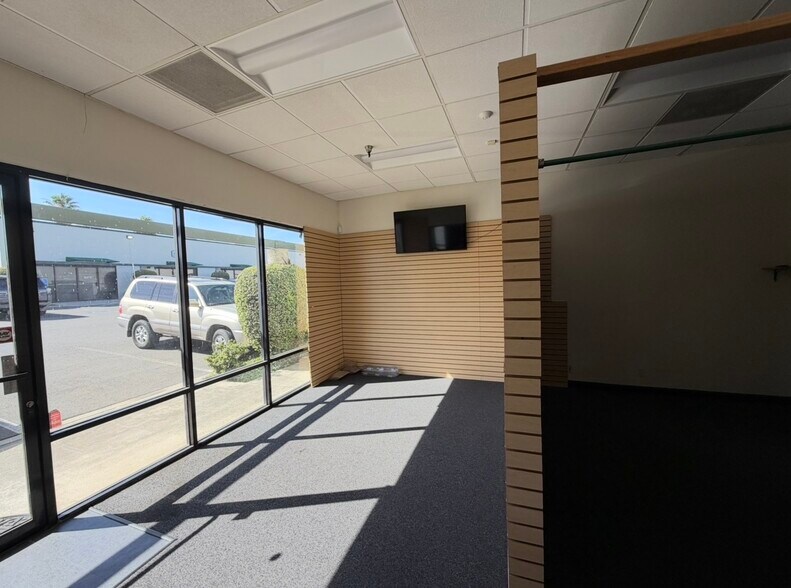More Photos Of 1914 W Mission Rd, Escondido Warehouse For Lease
