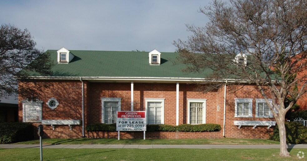 More Photos Of 10643-10661 Riverside Dr, North Hollywood Office For Lease