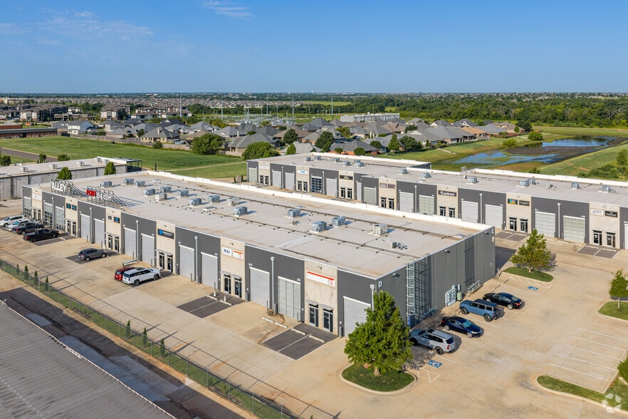 More Photos Of 3825 NW 166th St, Edmond Light Manufacturing For Lease