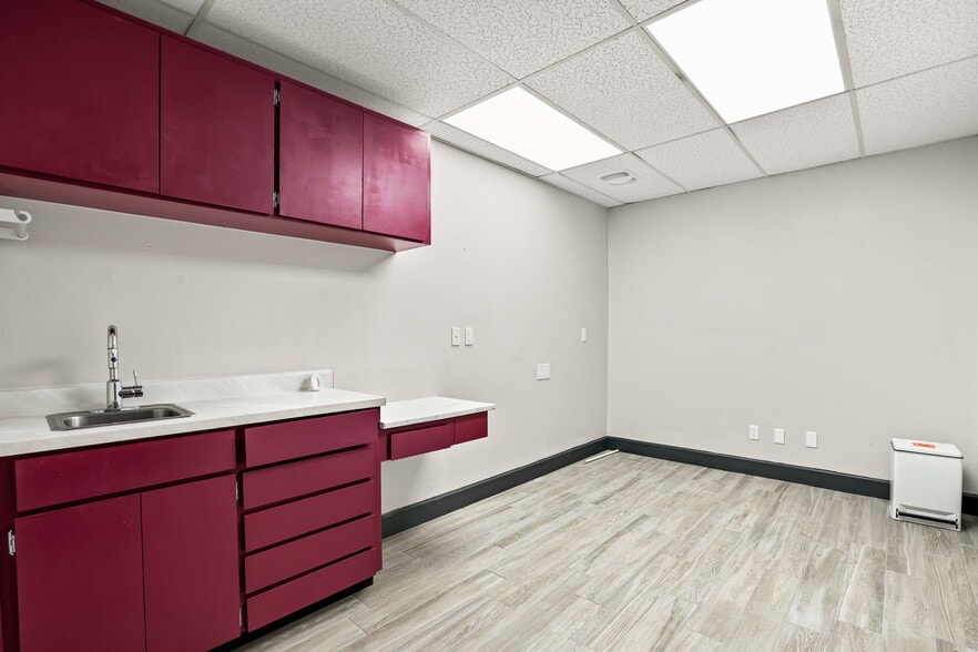 More Photos Of 901 N Grove St, Eustis Medical For Sale